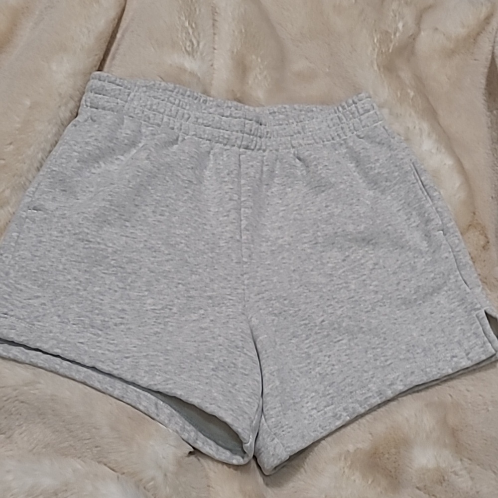 Mid Rise Sunday Short In Light Gray - Picture 5 of 14